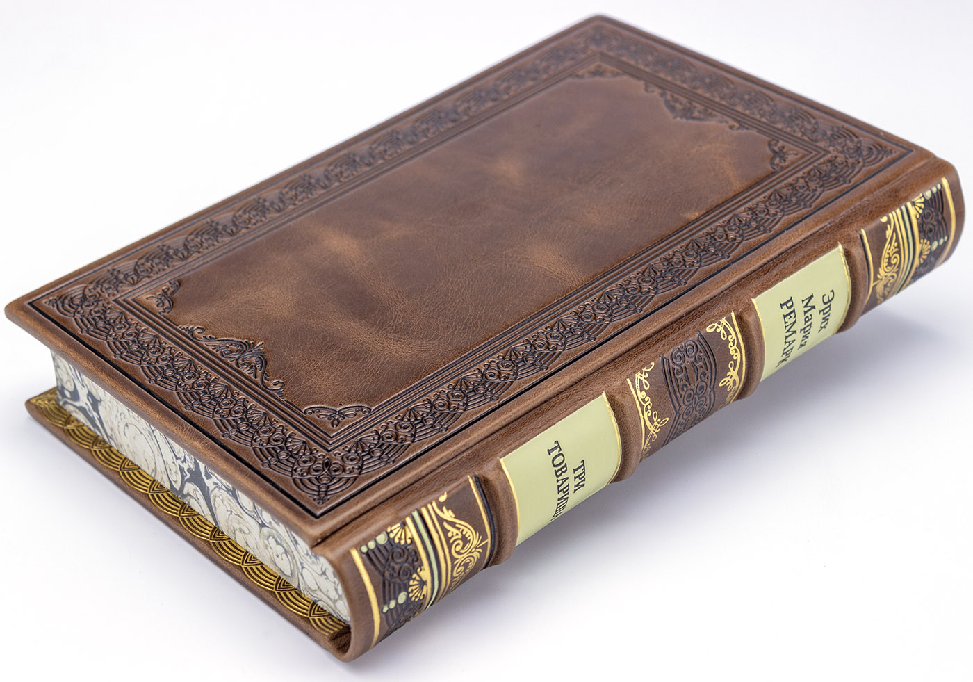 Подарочное издание "Три товарища" Эрих Мария Ремарк - купить в Москве