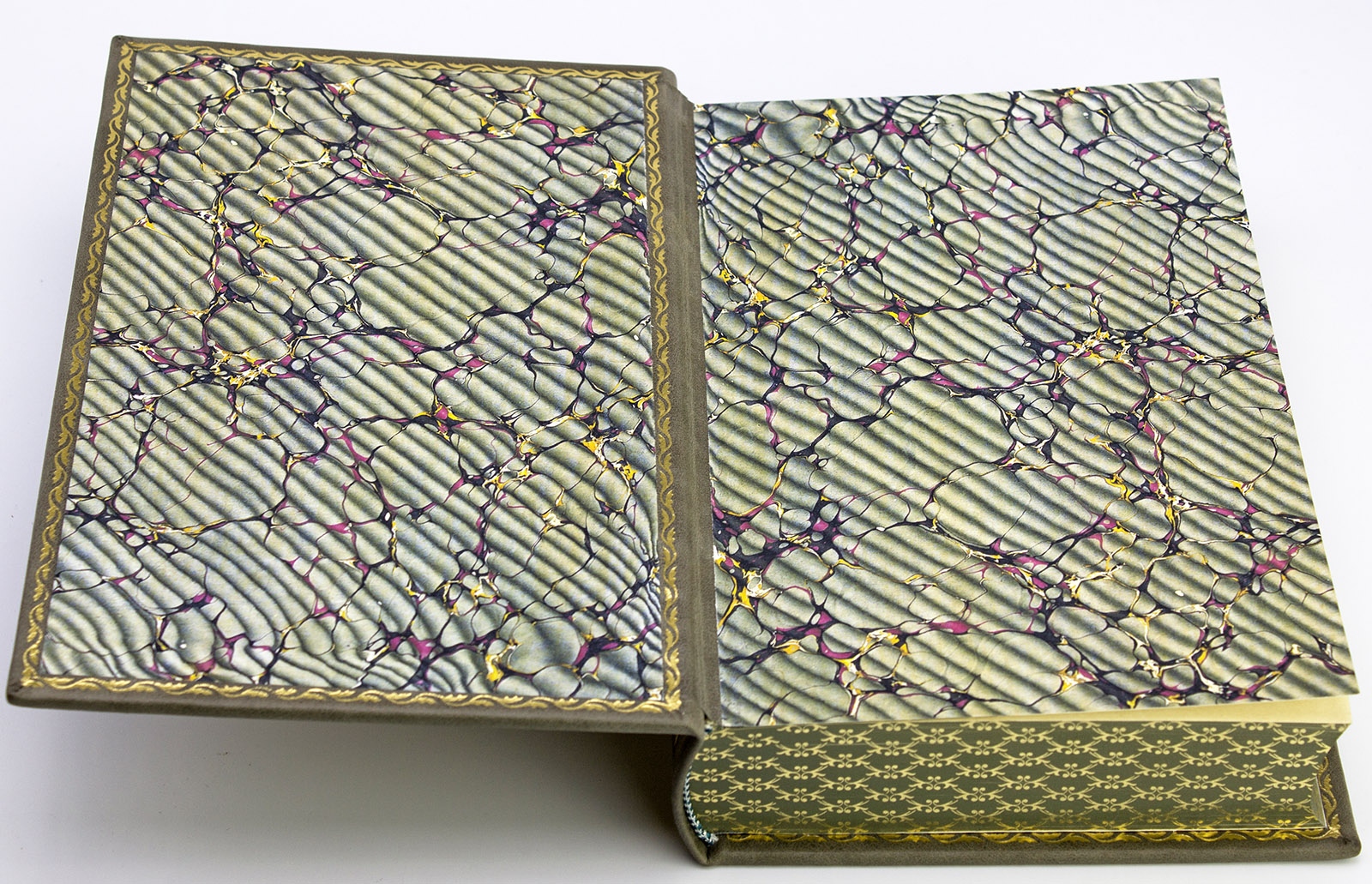 Подарочное издание  "Собрание сочинений" Александр Дюма - купить в Москве