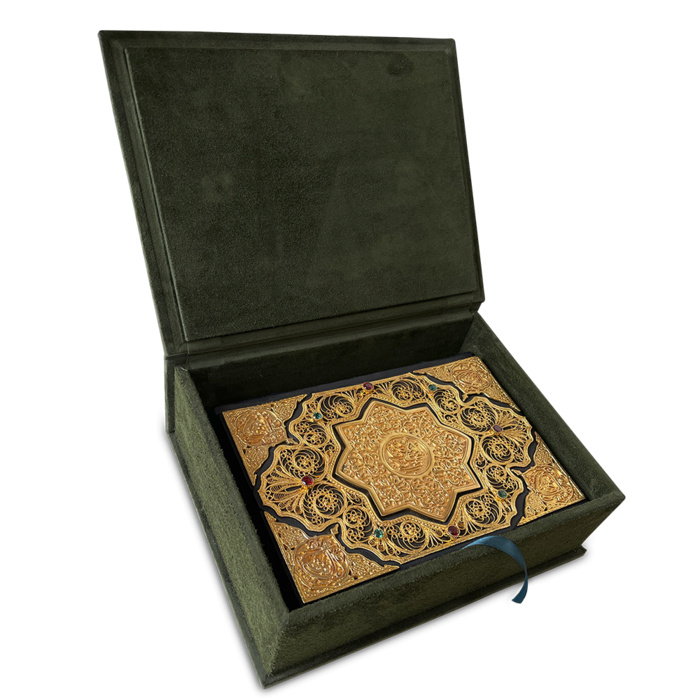 Коран с филигранью (золото) с гранатами и гидротермальными изумрудами - купить в Москве